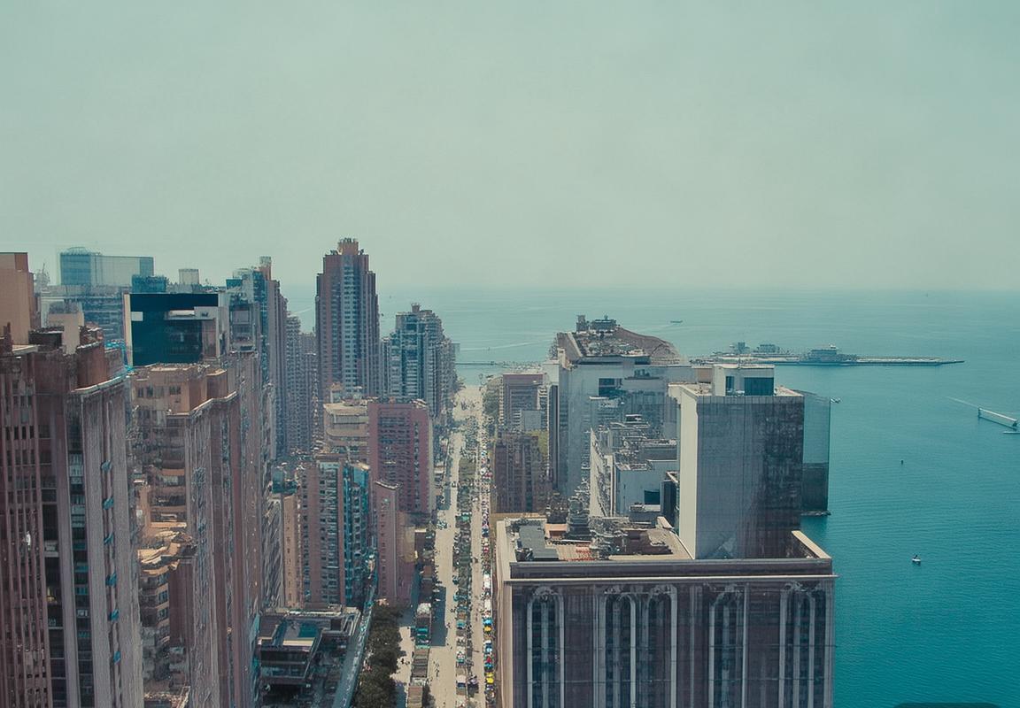 22岁年轻后卫4球10助攻闪耀欧洲，5500万欧元解约金引爆英超四大豪门夏季转会窗口争夺战